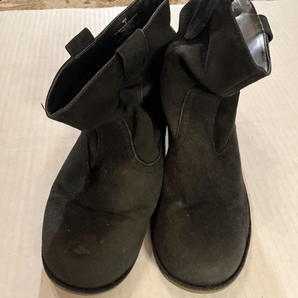 PLACE Girls size 3 Black Faux Suede Booties